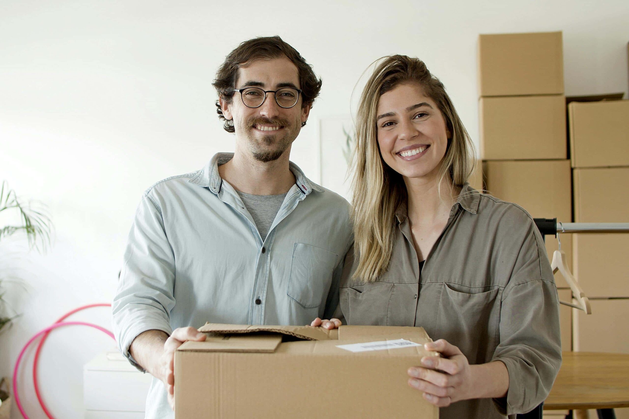 Happy Courier